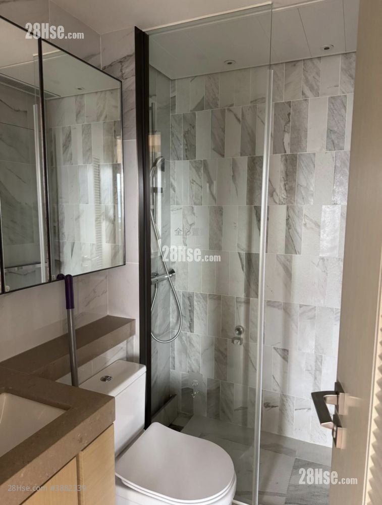 bathroom: Mount Regency Rental 3 Bedrooms , 2 Bathrooms 591 ft²