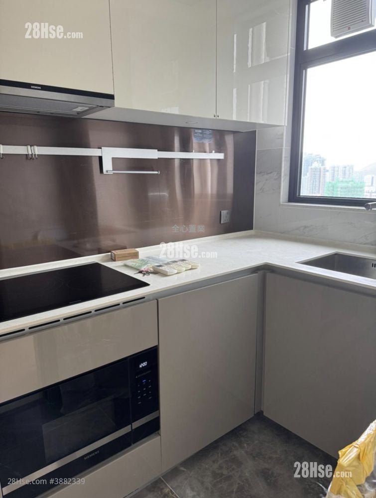kitchen: Mount Regency Rental 3 Bedrooms , 2 Bathrooms 591 ft²