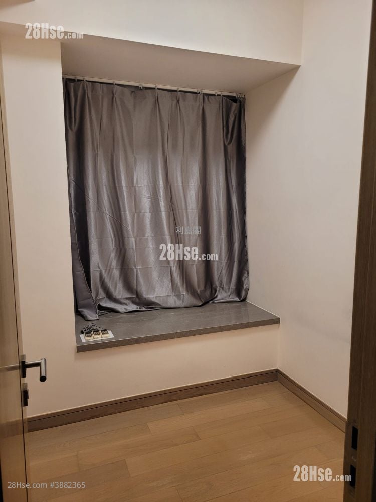 The Reach Sell 2 Bedrooms , 1 Bathroom 403 ft²