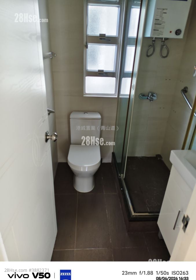 Jumbo Court Sell 2 Bedrooms , 1 Bathroom 413 ft²