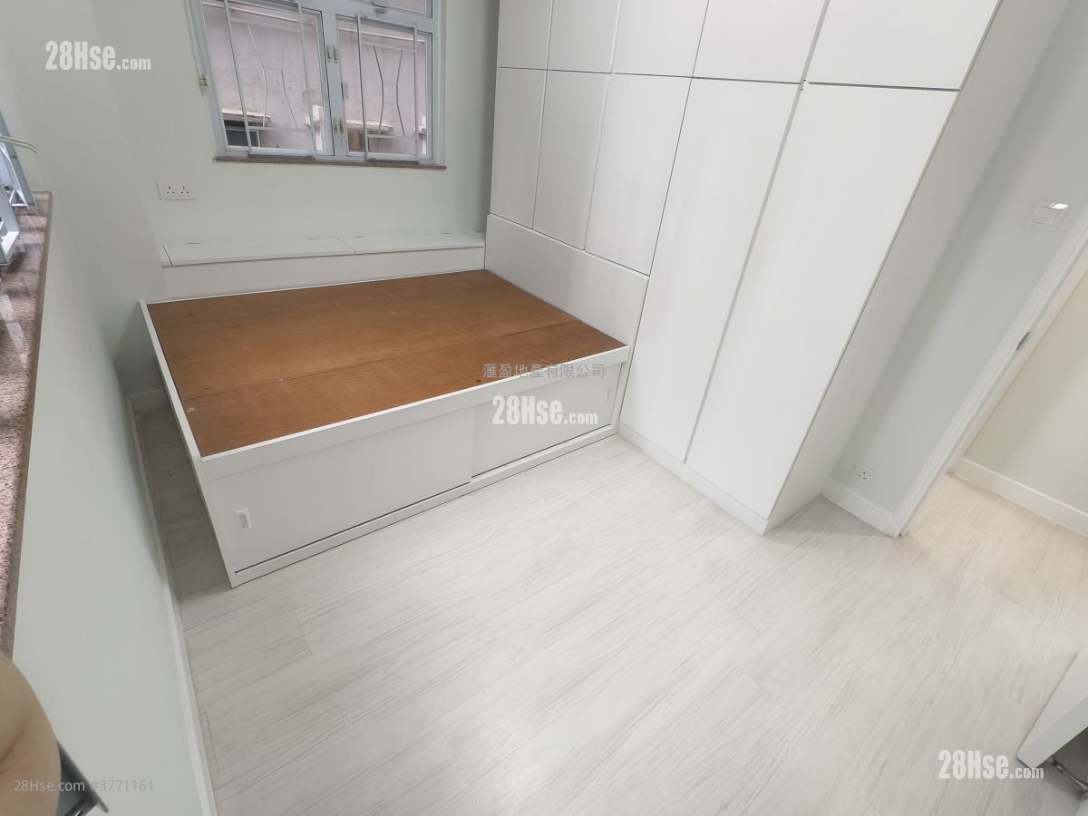 King's Lodge Sell 2 Bedrooms , 1 Bathroom 522 ft²