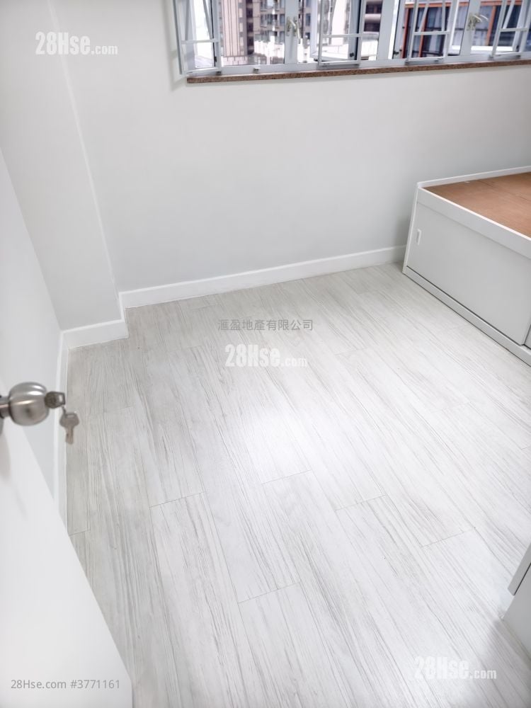 King's Lodge Sell 2 Bedrooms , 1 Bathroom 522 ft²