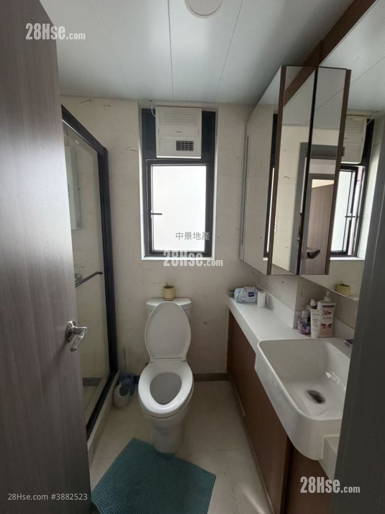 The Uptown Rental 3 Bedrooms , 2 Bathrooms 708 ft²
