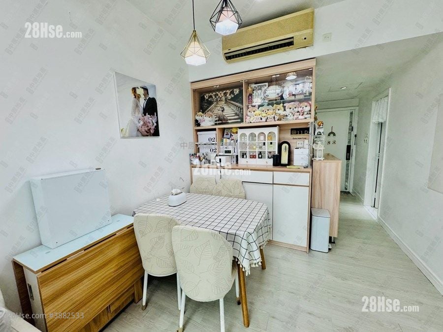 Chelsea Court Sell 2 Bedrooms , 1 Bathroom 471 ft²