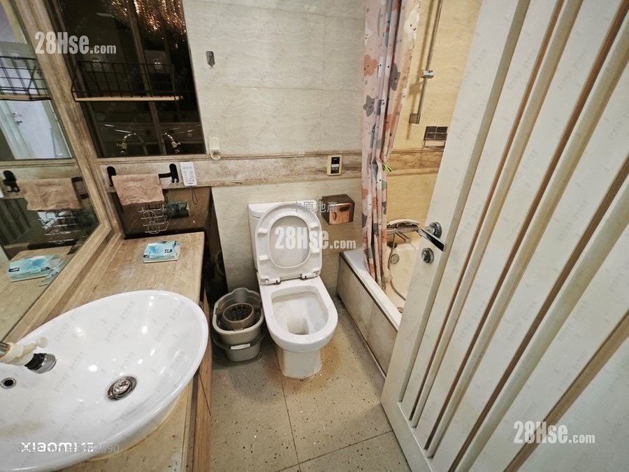 Uptown Sell 3 Bedrooms 764 ft²
