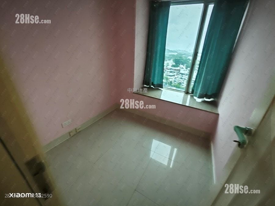 Uptown Sell 3 Bedrooms 764 ft²