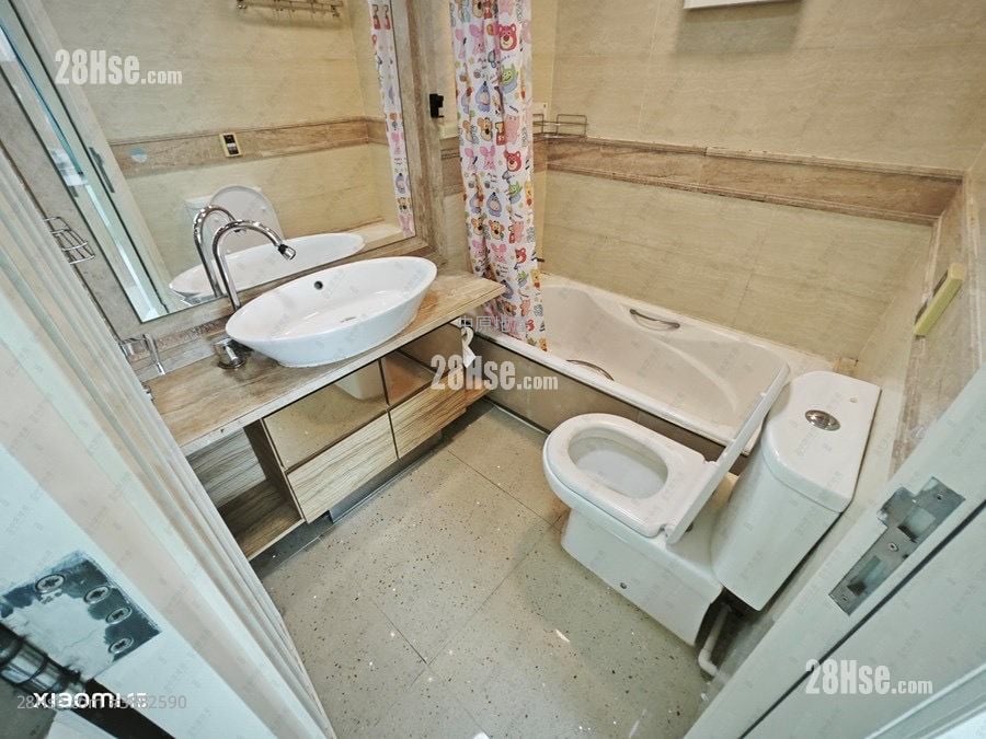 Uptown Sell 3 Bedrooms 764 ft²