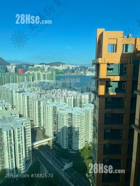 Harbour Place Sell 3 Bedrooms 588 ft²