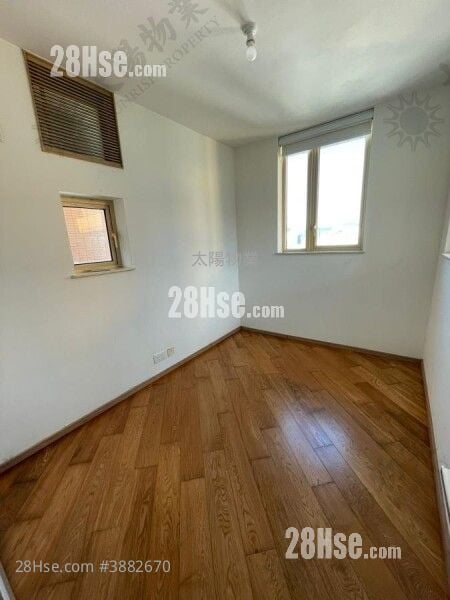 Harbour Place Sell 3 Bedrooms 588 ft²