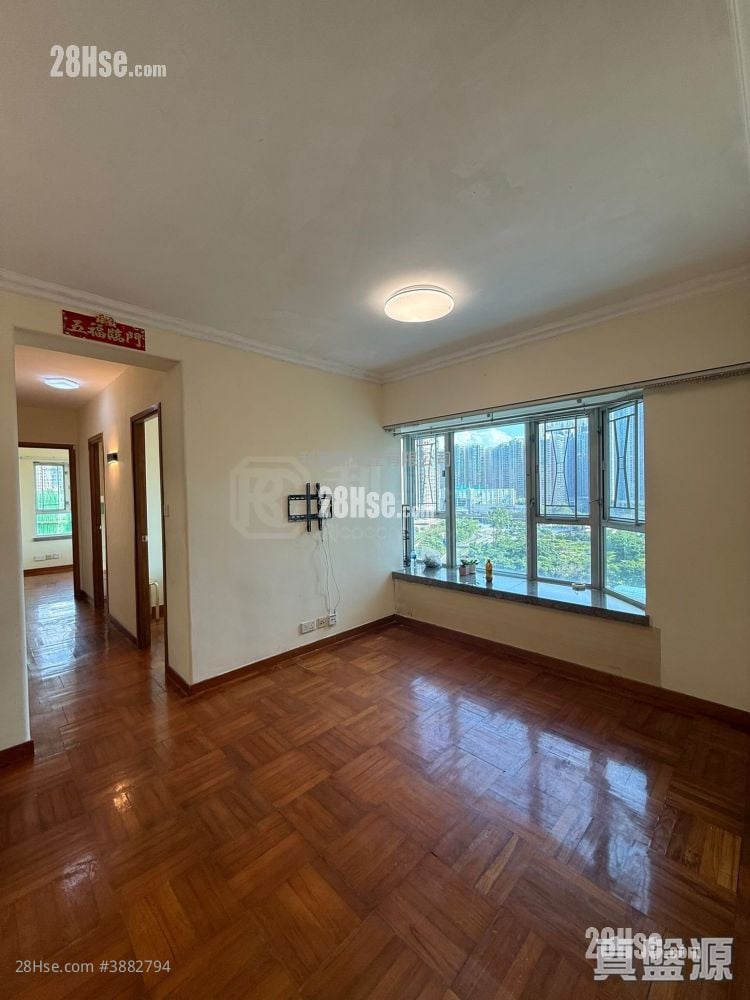 Metro Harbour View Sell 4 Bedrooms , 2 Bathrooms 601 ft²