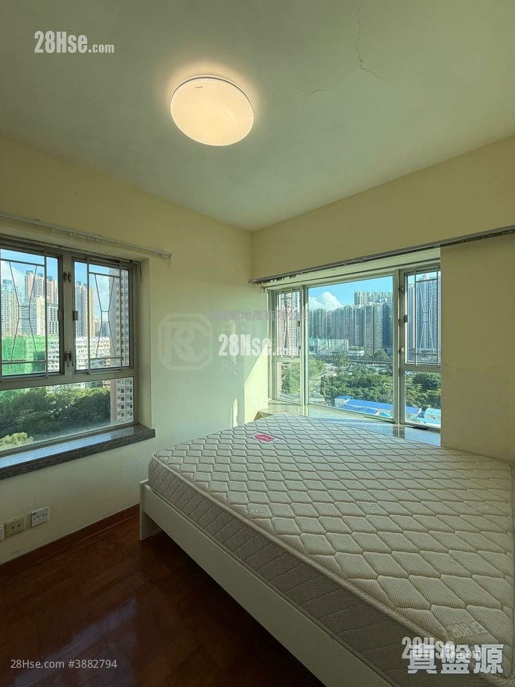 Metro Harbour View Sell 4 Bedrooms , 2 Bathrooms 601 ft²
