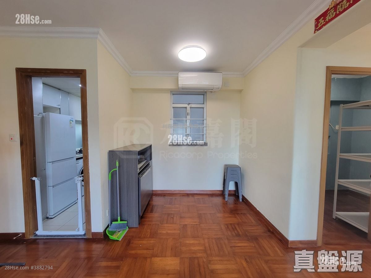 Metro Harbour View Sell 4 Bedrooms , 2 Bathrooms 601 ft²