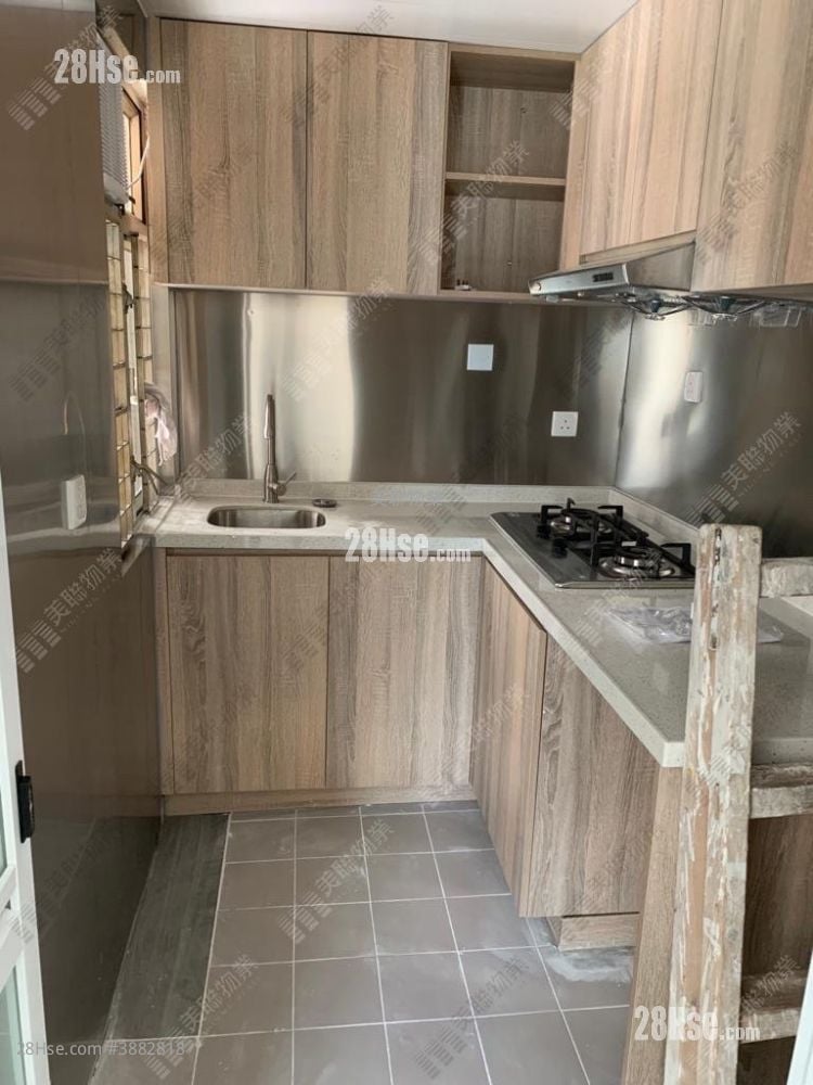 Sheung Shui Centre Sell 2 Bedrooms 351 ft²