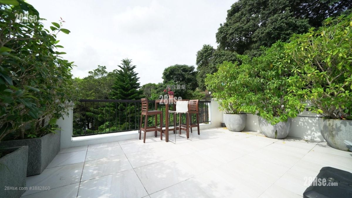 Village Rental 4 Bedrooms , 3 Bathrooms 2,100 ft²
