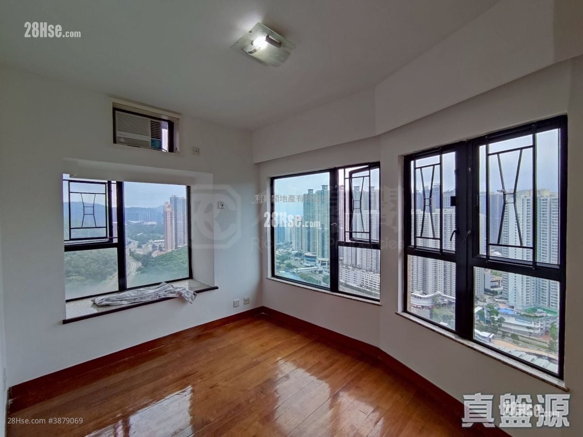 Nan Fung Plaza Rental 3 Bedrooms , 2 Bathrooms 702 ft²