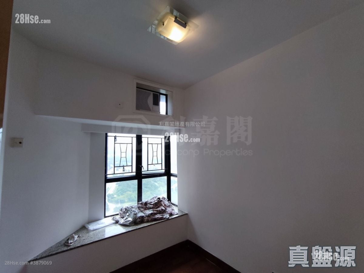 Nan Fung Plaza Rental 3 Bedrooms , 2 Bathrooms 702 ft²