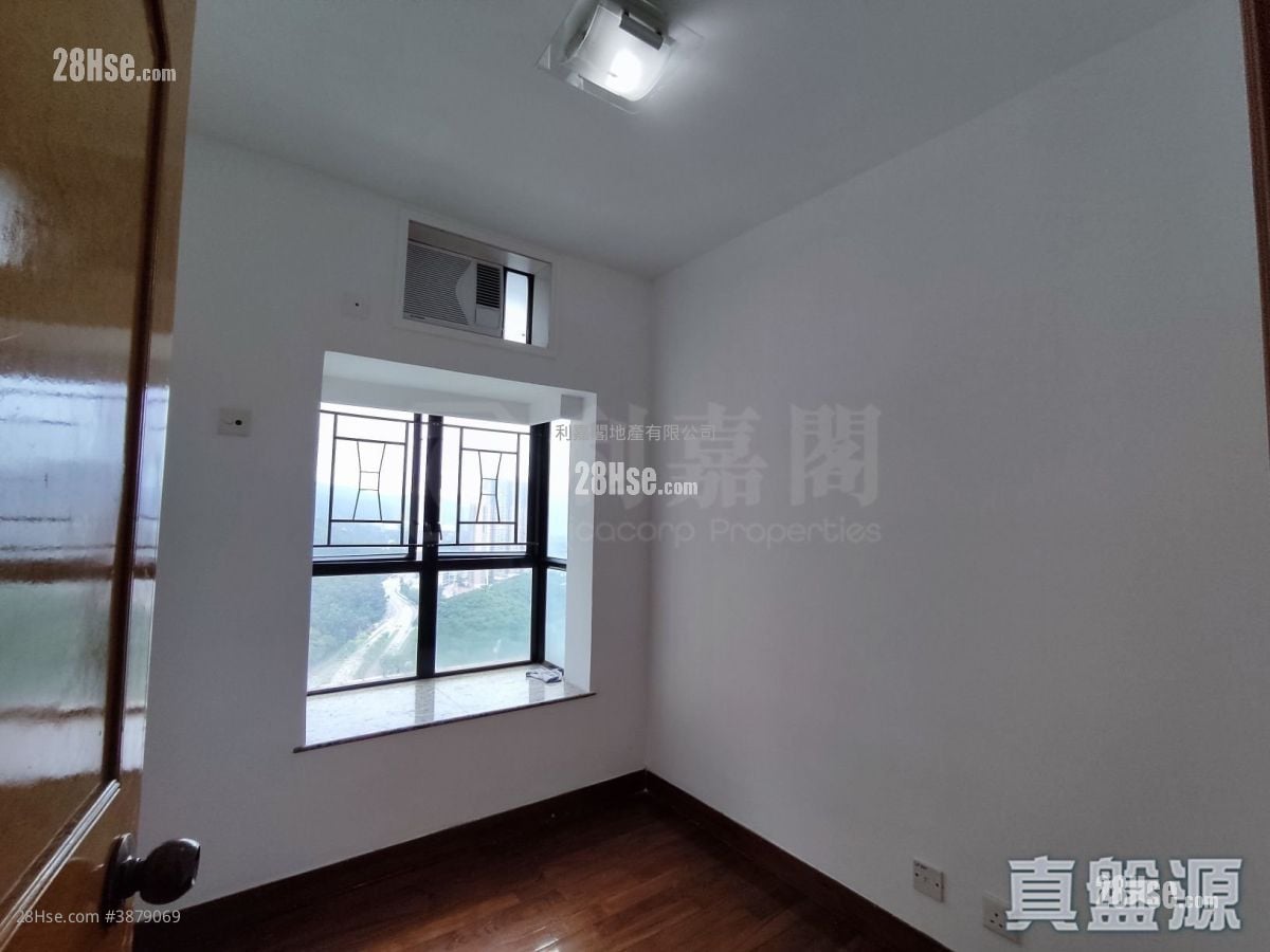 Nan Fung Plaza Rental 3 Bedrooms , 2 Bathrooms 702 ft²