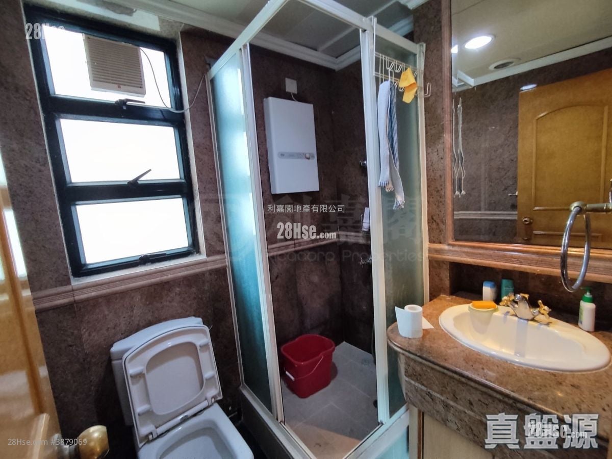 Nan Fung Plaza Rental 3 Bedrooms , 2 Bathrooms 702 ft²