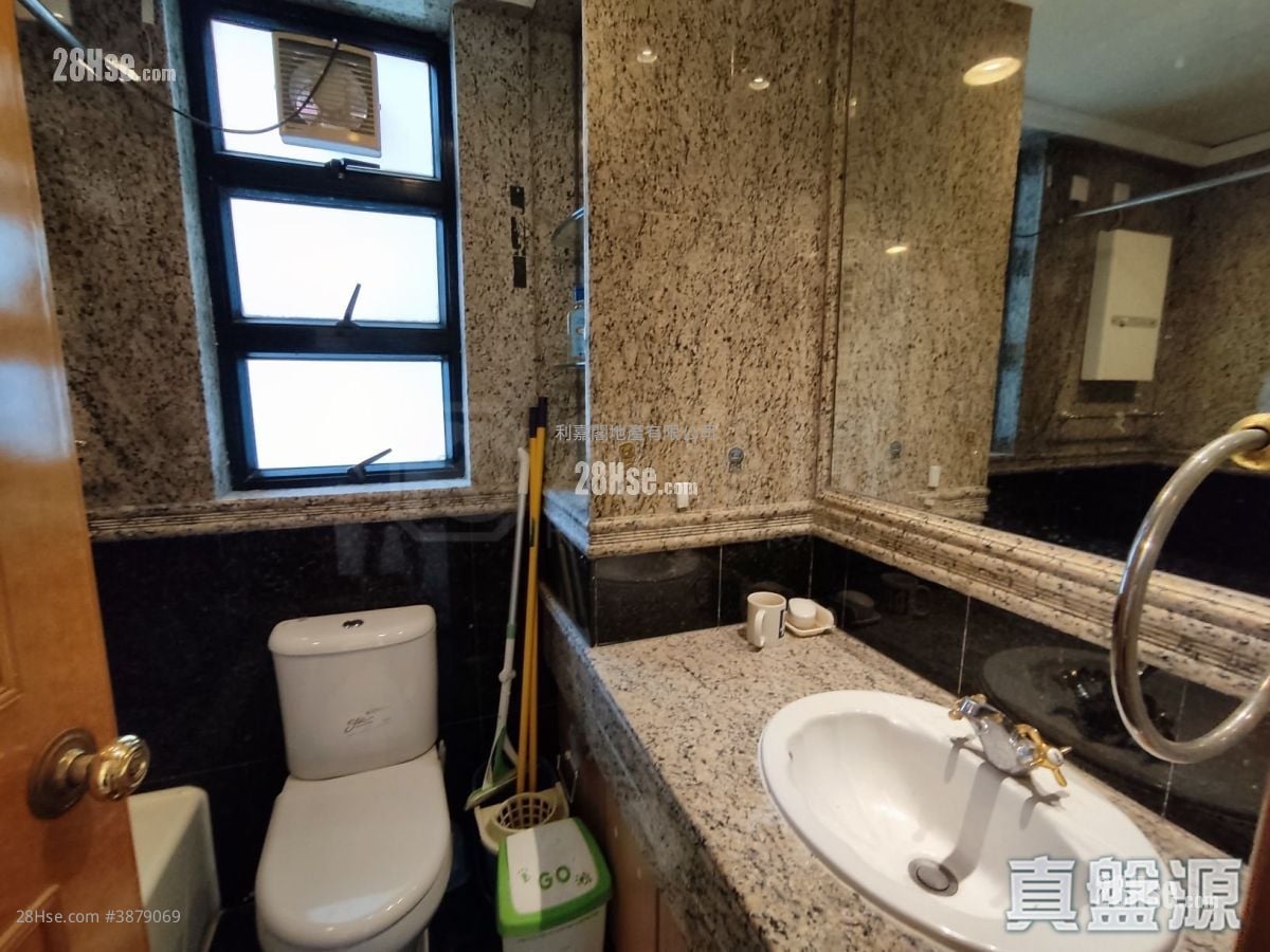 Nan Fung Plaza Rental 3 Bedrooms , 2 Bathrooms 702 ft²