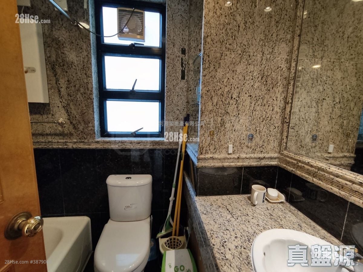 Nan Fung Plaza Rental 3 Bedrooms , 2 Bathrooms 702 ft²