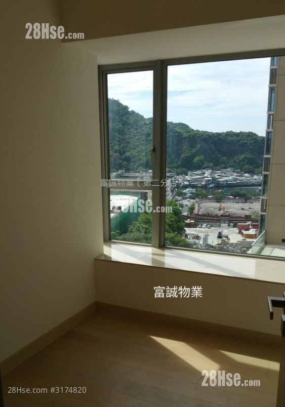 Peninsula East Rental 4 Bedrooms , 3 Bathrooms 999 ft²