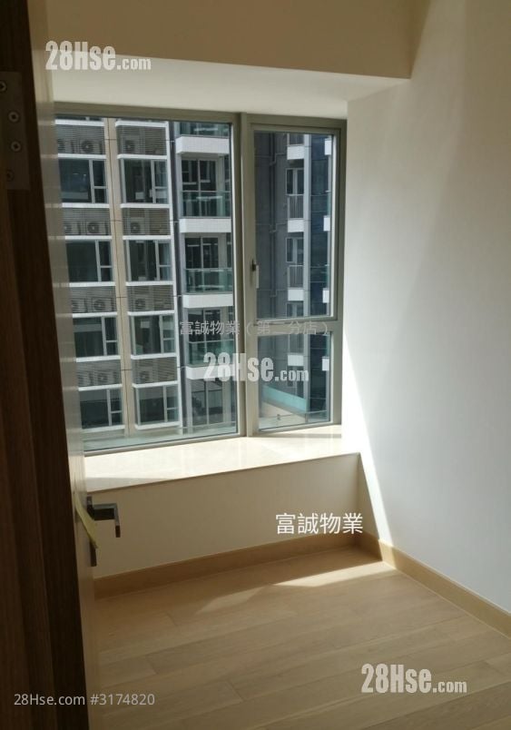 Peninsula East Rental 4 Bedrooms , 3 Bathrooms 999 ft²