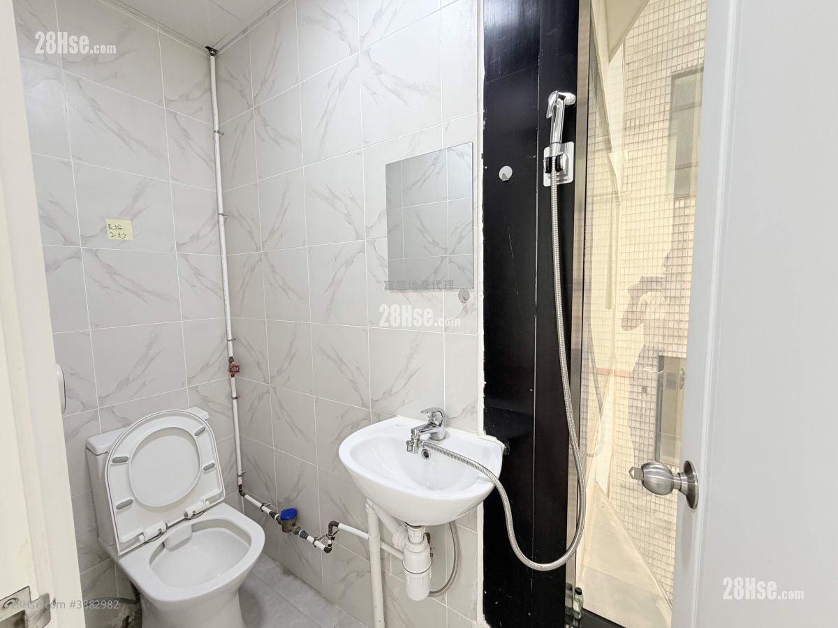China United Plaza Rental 1 Toilet 409 ft²