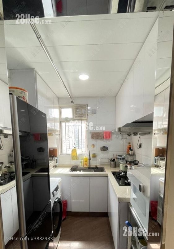 Fung Ting Court Sell 3 Bedrooms , 2 Bathrooms 661 ft²