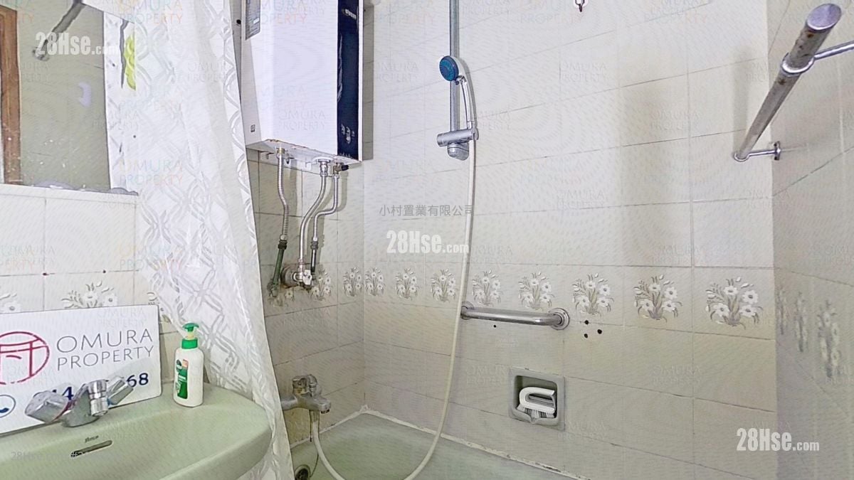 浴室: 金丰大厦 售盘 2 房 , 1 浴室 277 平方尺