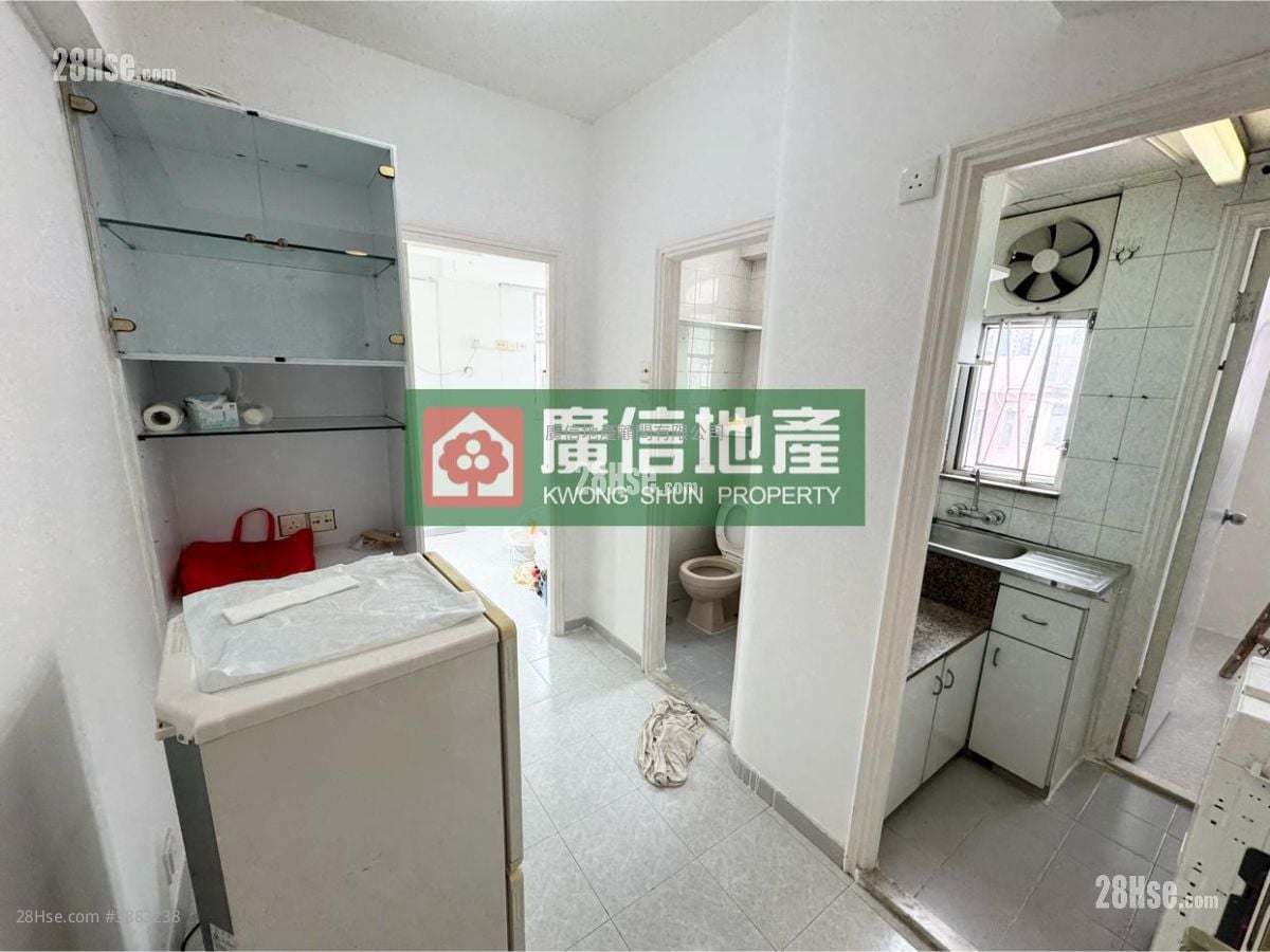 德利大厦 租盘 2 房 , 1 浴室 245 平方尺