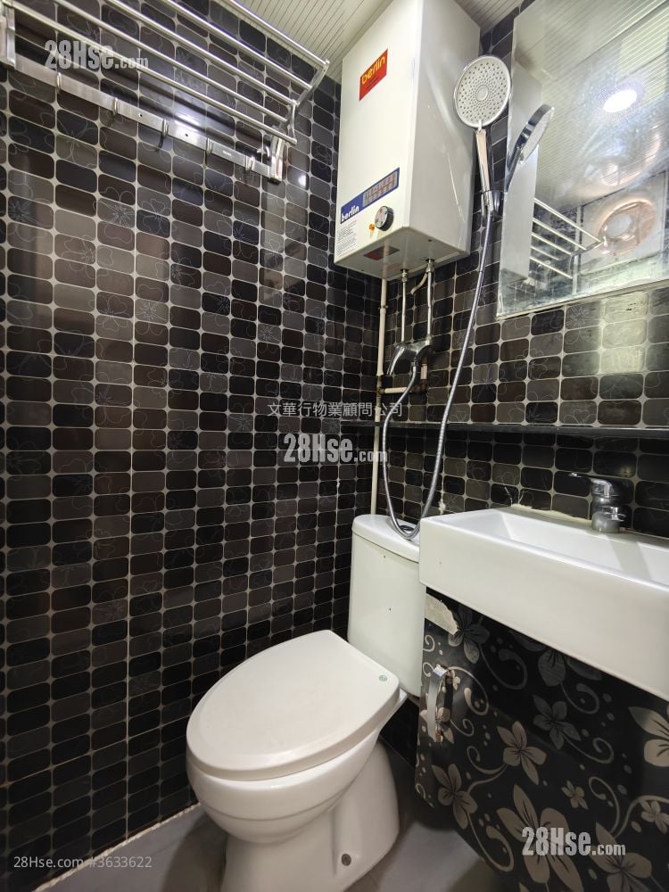 Golden Mansion Rental Studio , 1 Bathroom 140 ft²