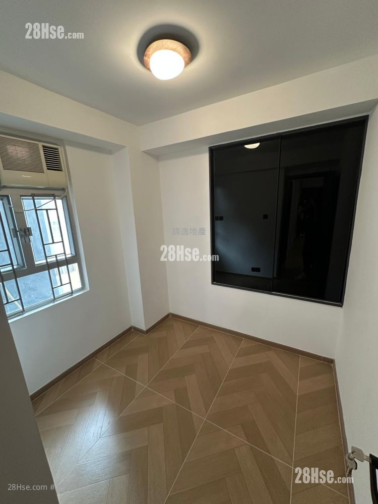 King Moon Heights Sell 2 Bedrooms , 1 Bathroom 309 ft²