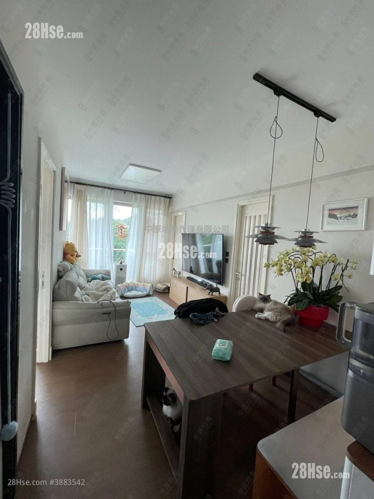 Uptown Sell 2 Bedrooms , 1 Bathroom 523 ft²