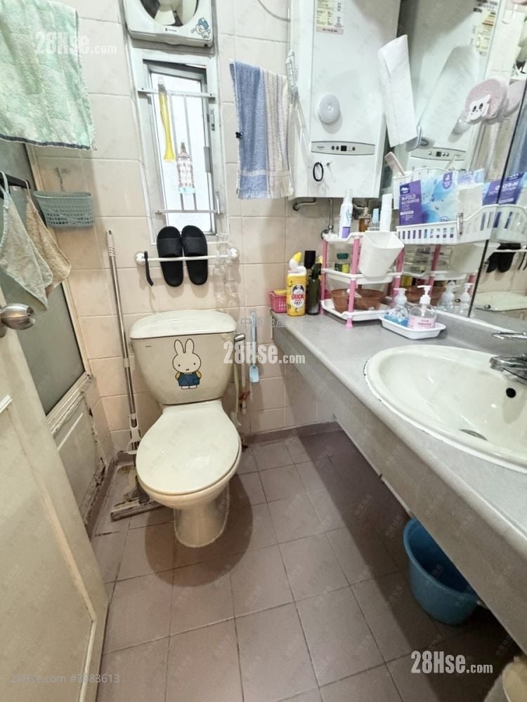 Tin Chung Court Sell 2 Bedrooms 531 ft²
