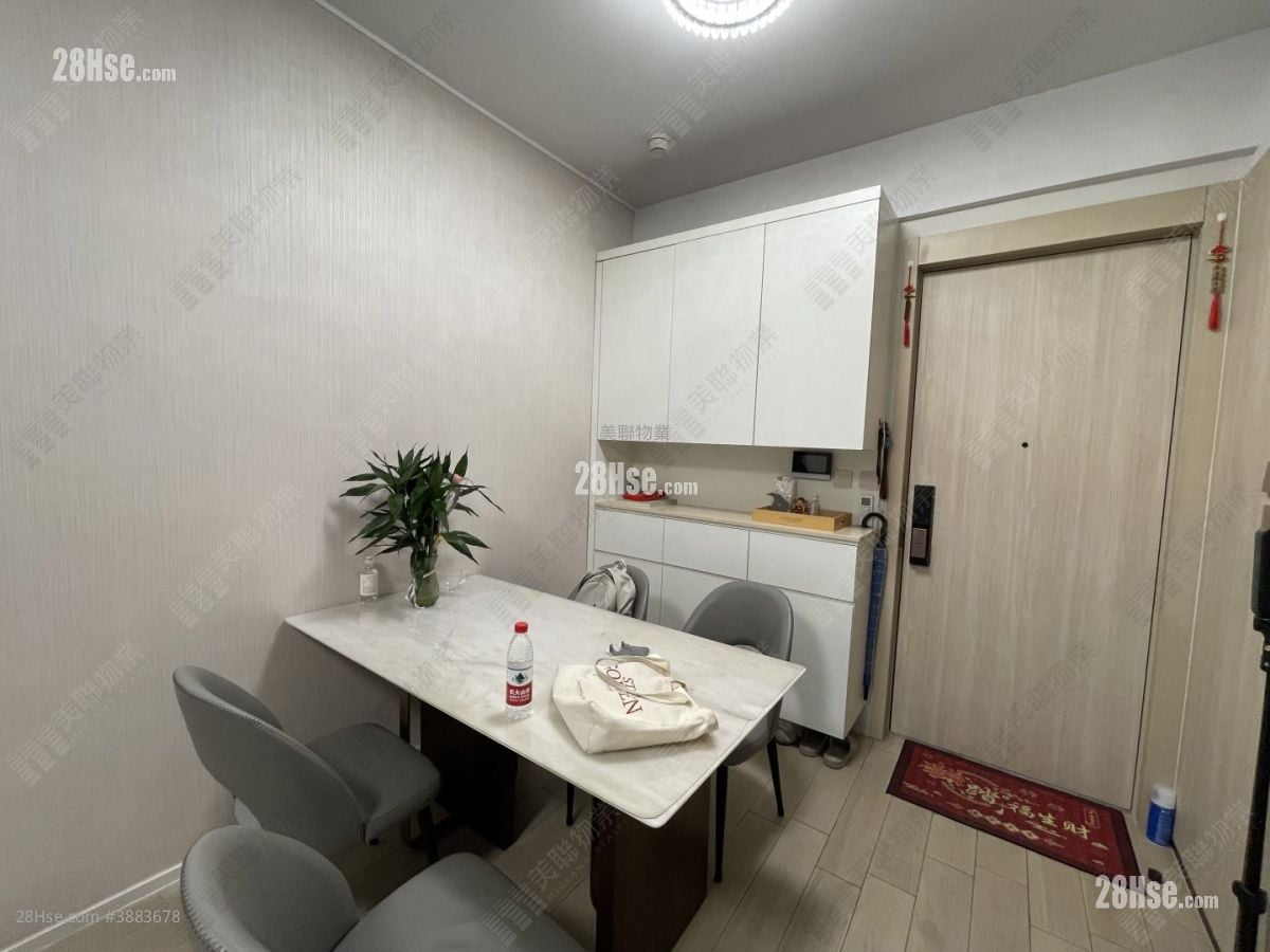 One Innovale Rental 3 Bedrooms , 2 Bathrooms 609 ft²