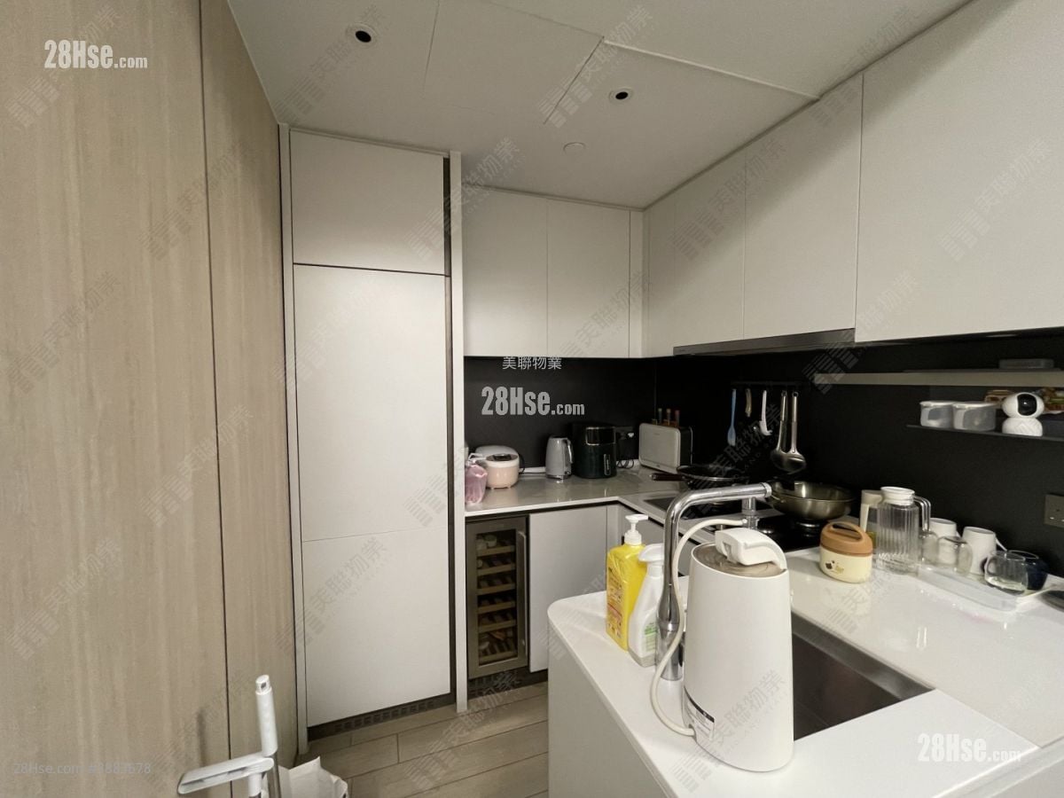 One Innovale Rental 3 Bedrooms , 2 Bathrooms 609 ft²