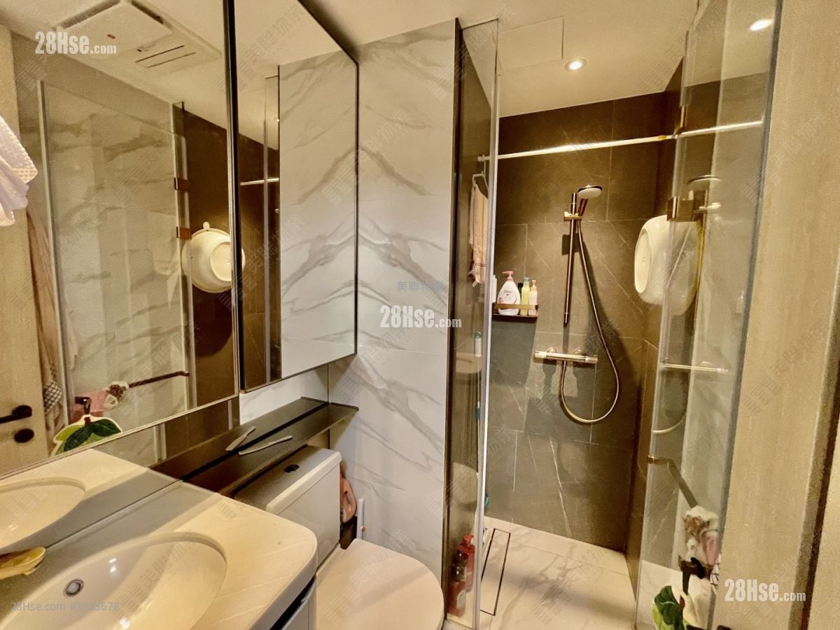 One Innovale Rental 3 Bedrooms , 2 Bathrooms 609 ft²