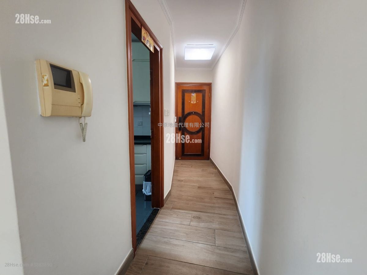 Tung Chung Crescent Rental 2 Bedrooms 607 ft²