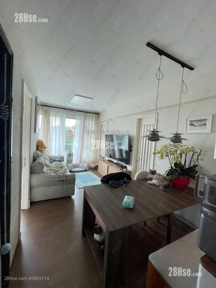Uptown Sell 2 Bedrooms 523 ft²