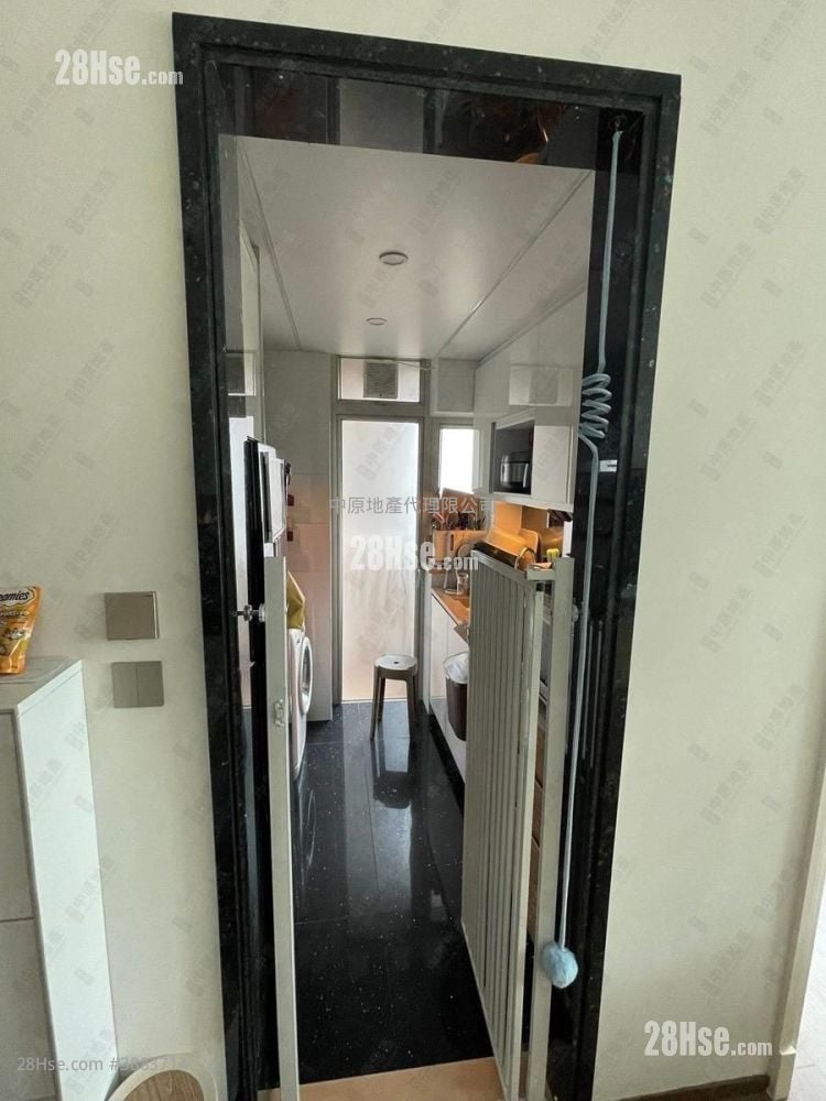 Uptown Sell 2 Bedrooms 523 ft²