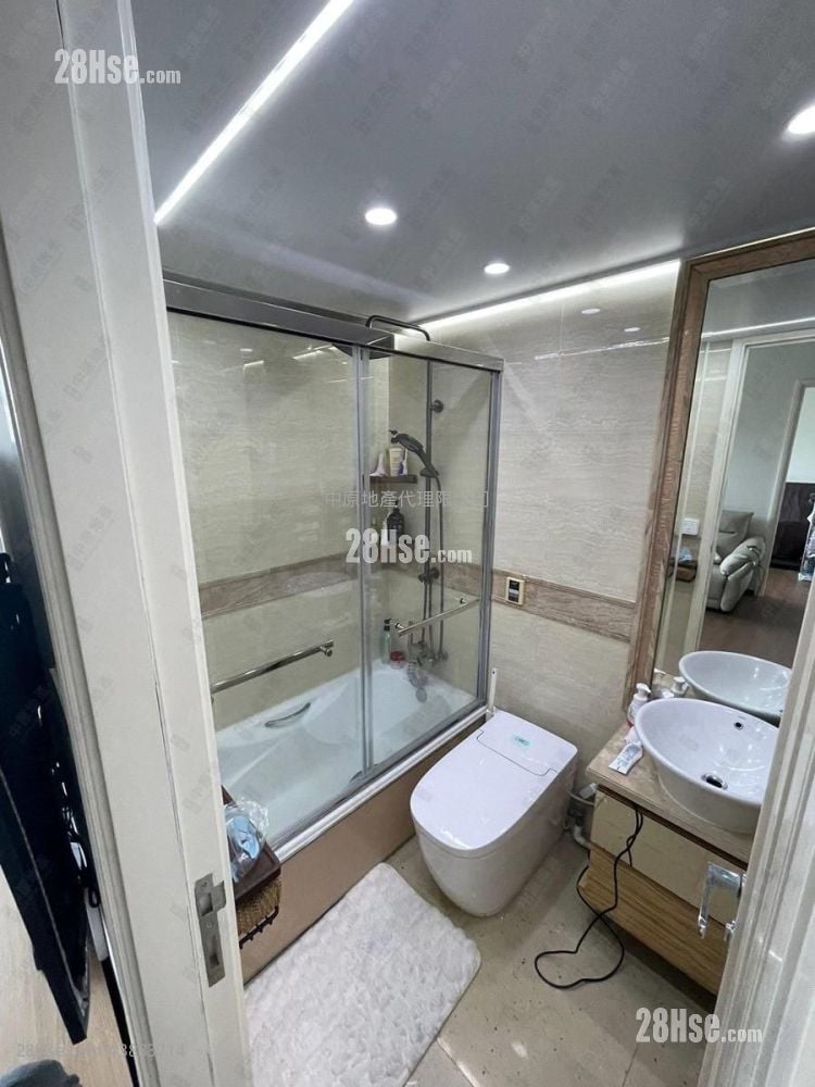 Uptown Sell 2 Bedrooms 523 ft²