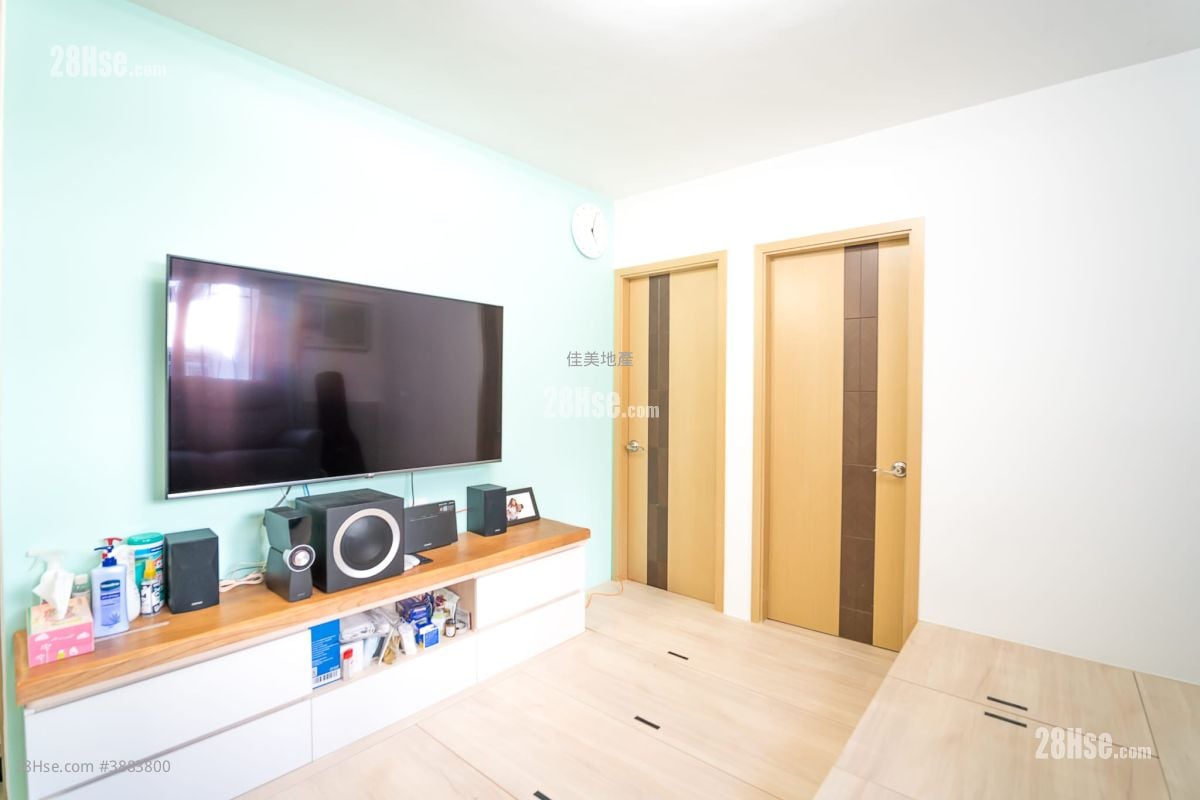 Wyler Gardens Sell 2 Bedrooms , 1 Bathroom 372 ft²