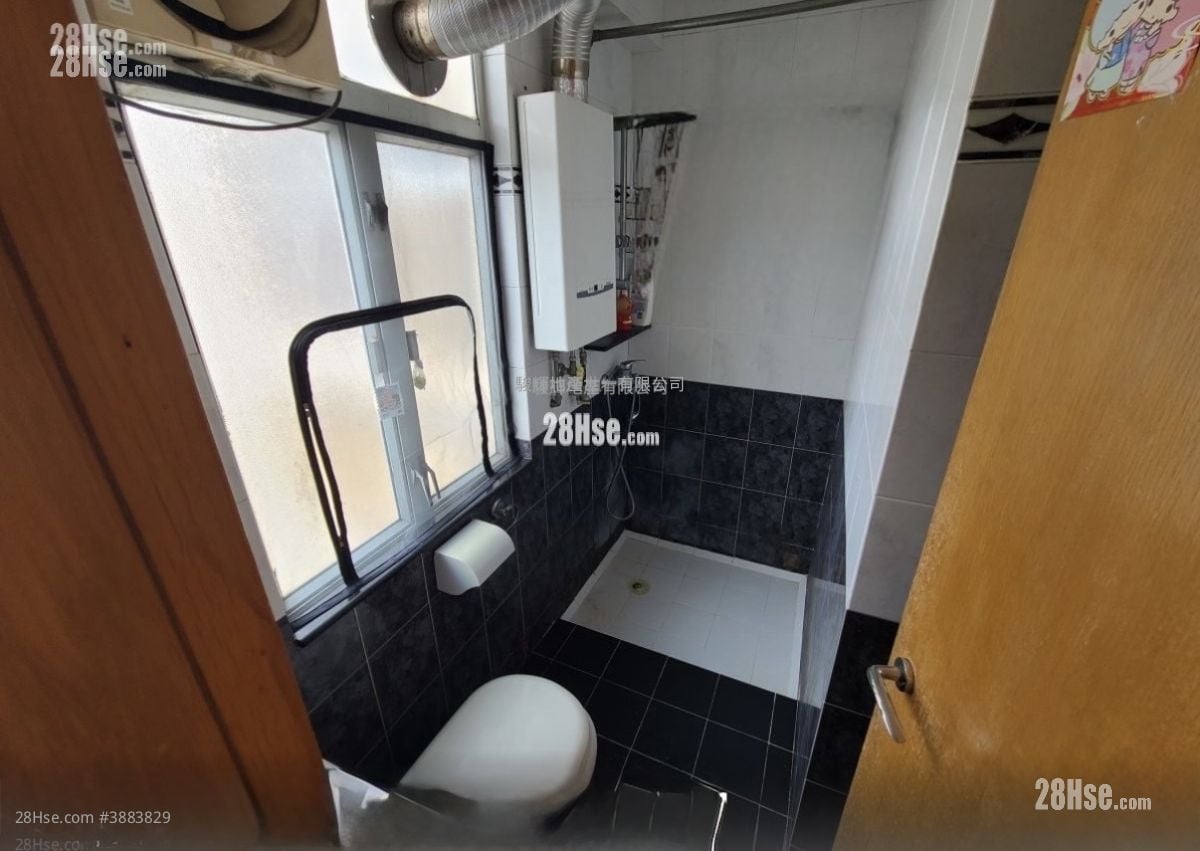 Tak Lee Building Sell 207 ft²