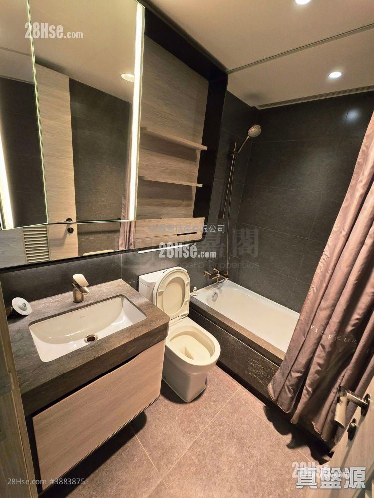 Fleur Pavilia Rental 3 Bedrooms , 2 Bathrooms 909 ft²