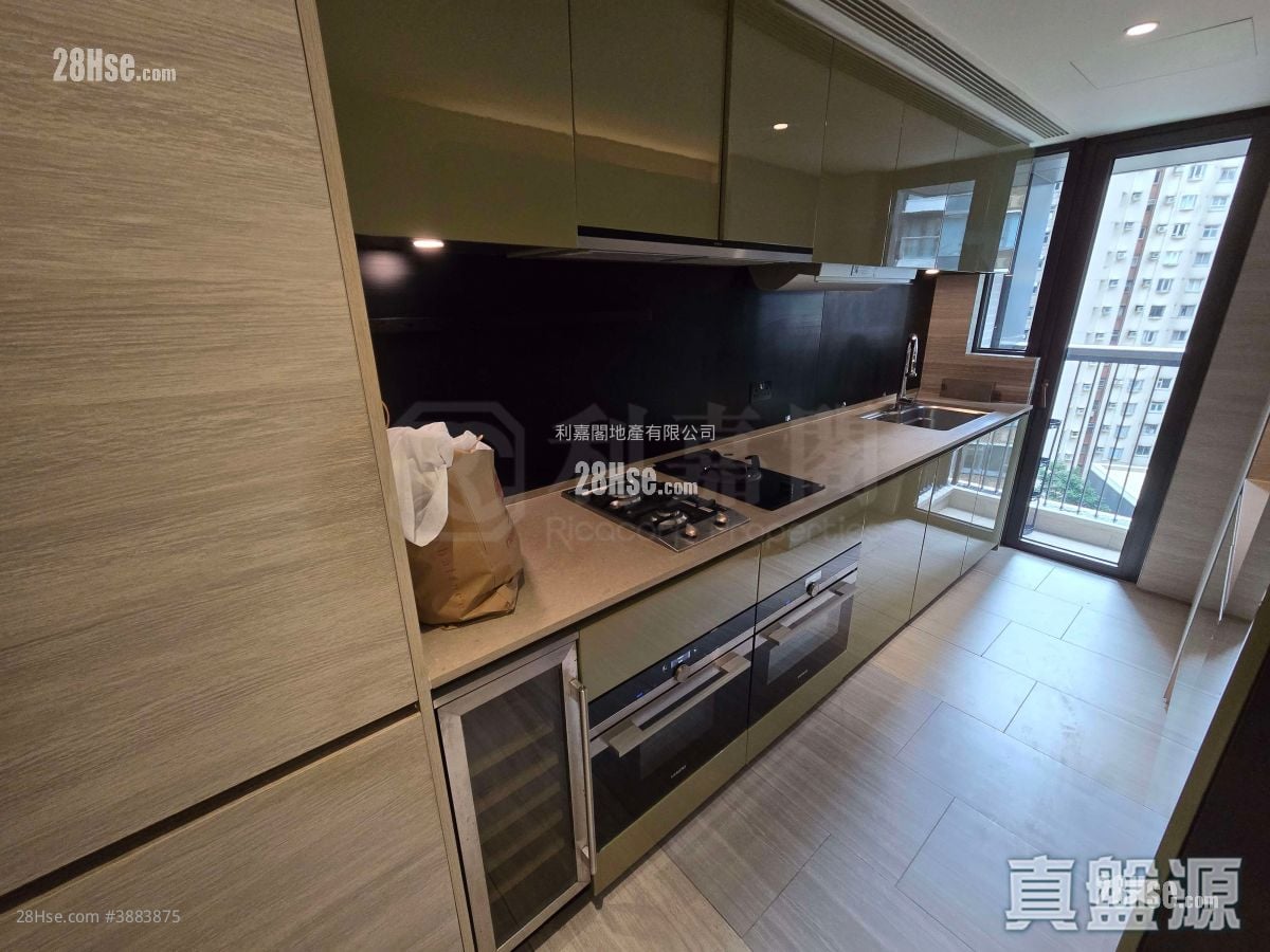 Fleur Pavilia Rental 3 Bedrooms , 2 Bathrooms 909 ft²