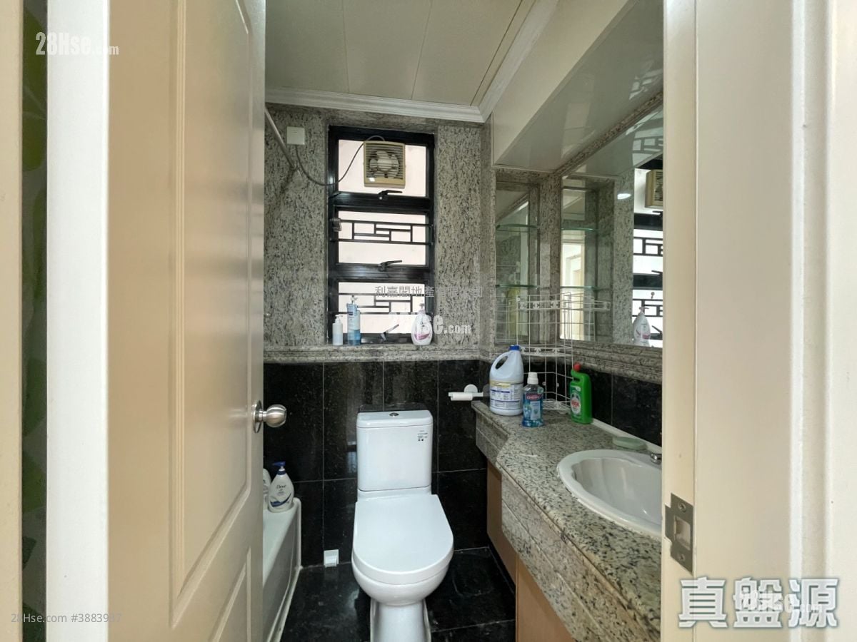 Nan Fung Plaza Rental 2 Bedrooms , 1 Bathroom 419 ft²