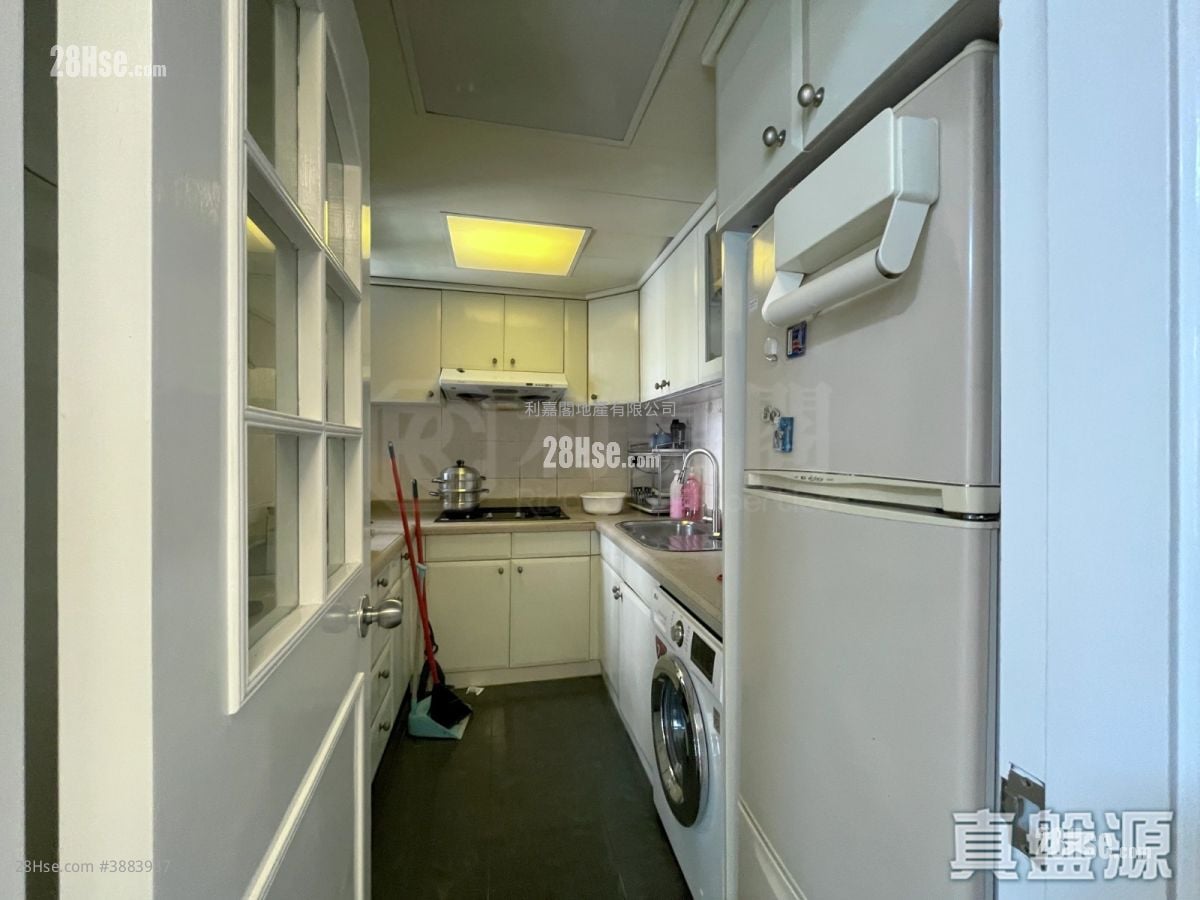 Nan Fung Plaza Rental 2 Bedrooms , 1 Bathroom 419 ft²