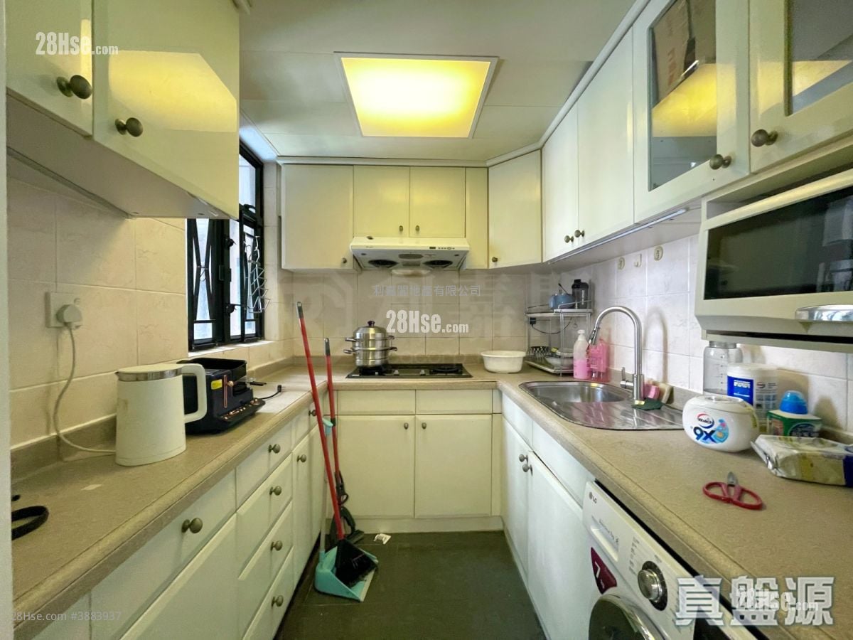 Nan Fung Plaza Rental 2 Bedrooms , 1 Bathroom 419 ft²