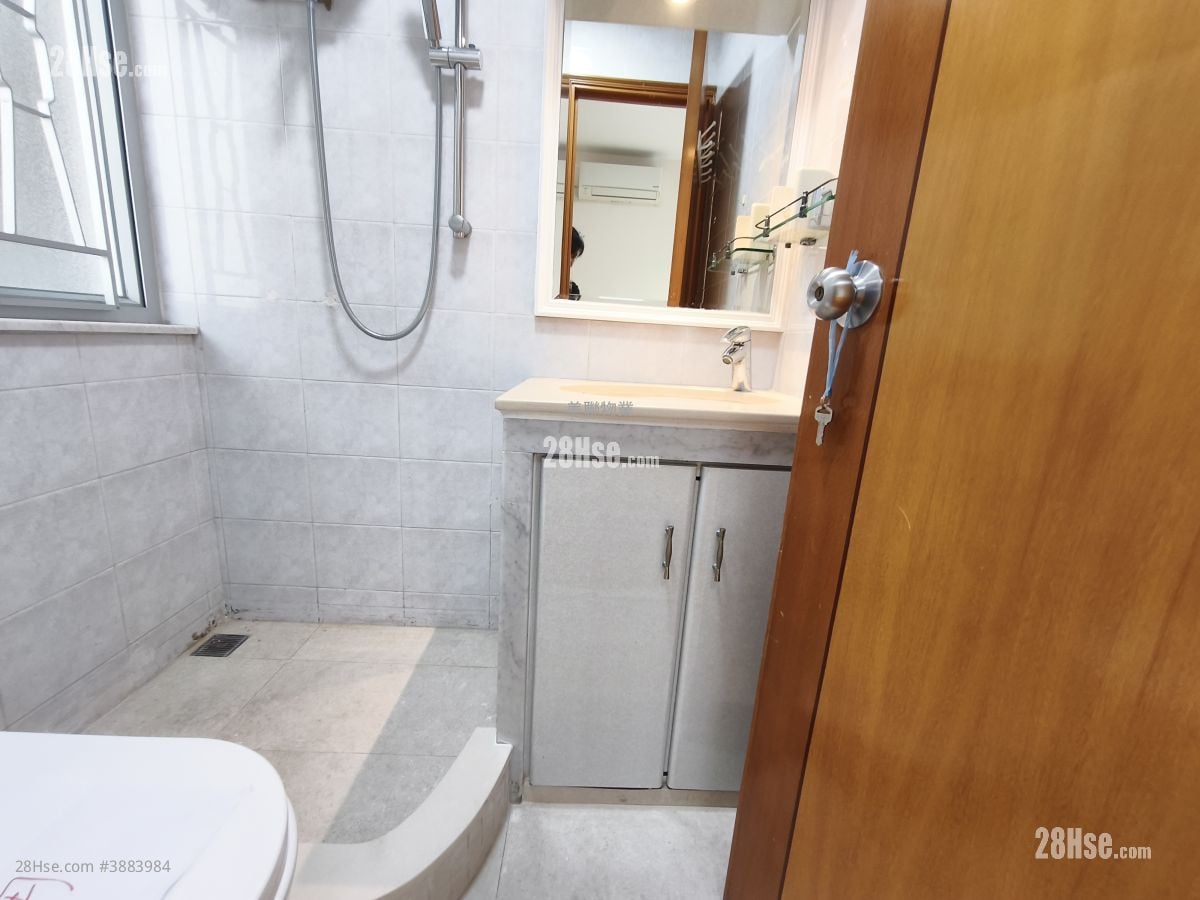 Tsuen King Garden Sell 3 Bedrooms , 2 Bathrooms 577 ft²