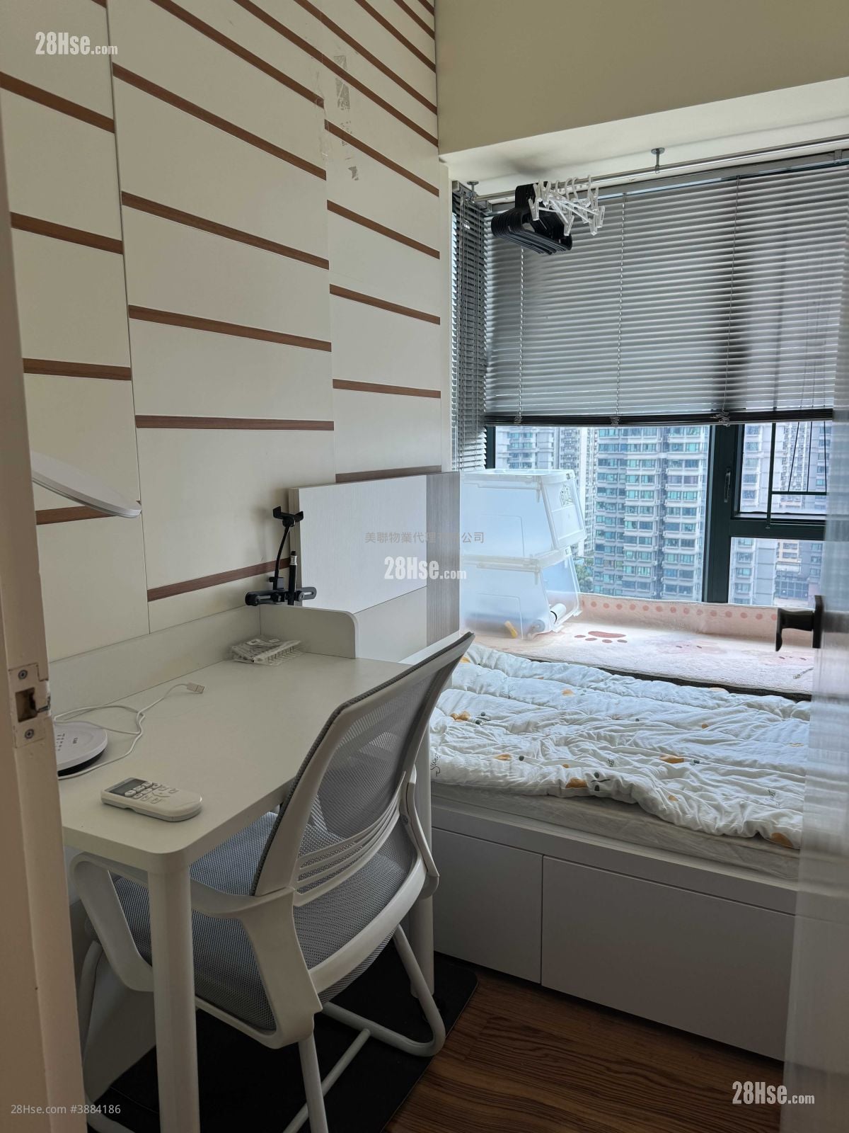 Metro City Rental 3 Bedrooms , 2 Bathrooms 538 ft²